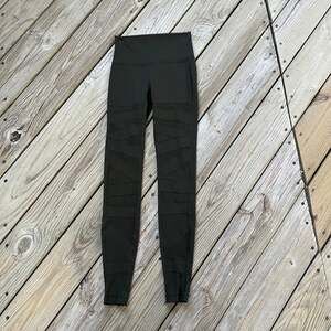 Lululemon Women's Wunder Under Hi-Rise Tech Mesh 28" Leggings Green Size 4